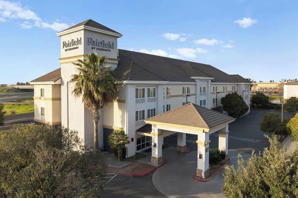 Fairfield Inn and Suites by Marriott Elk Grove 1