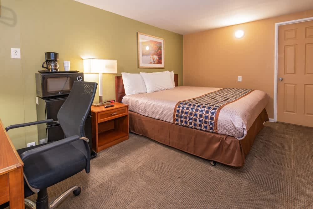 Town Motel 1