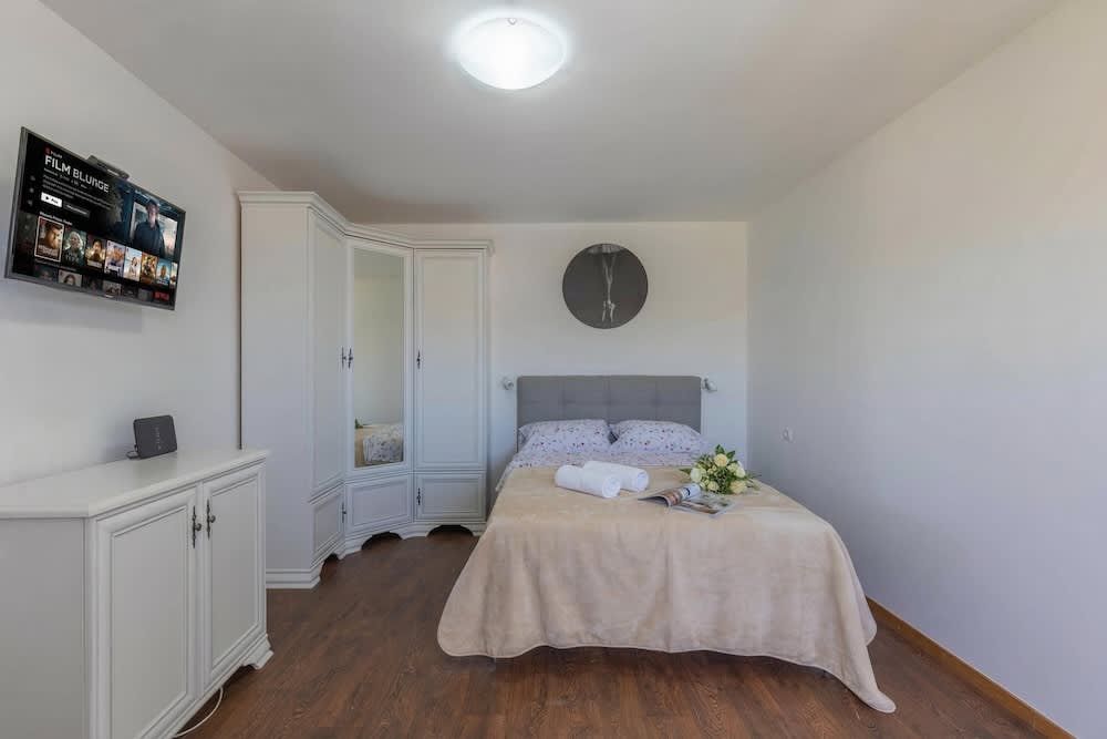 Seafront Apartment Sanja 1