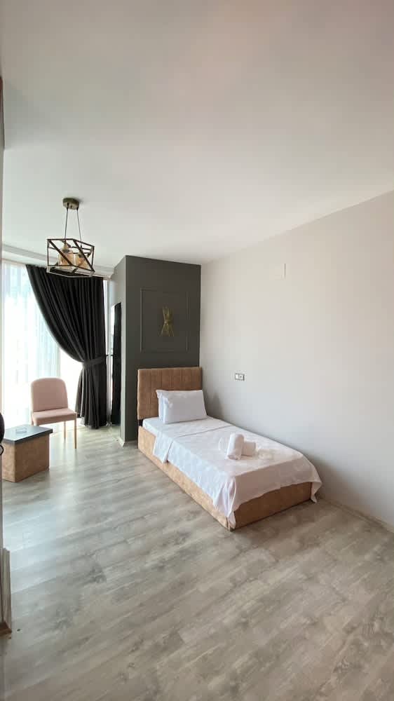 WeNirvana Suit Hotel 2