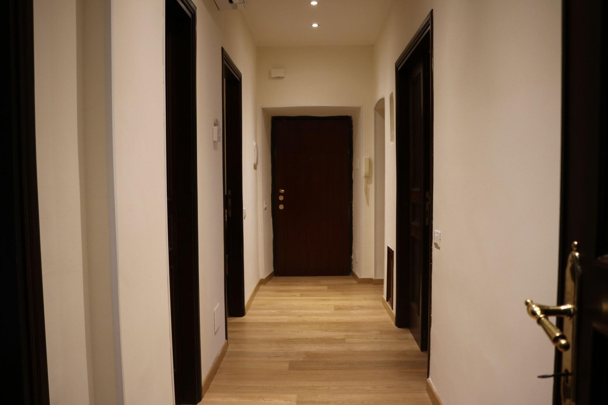 R.T. HOUSE'S 1