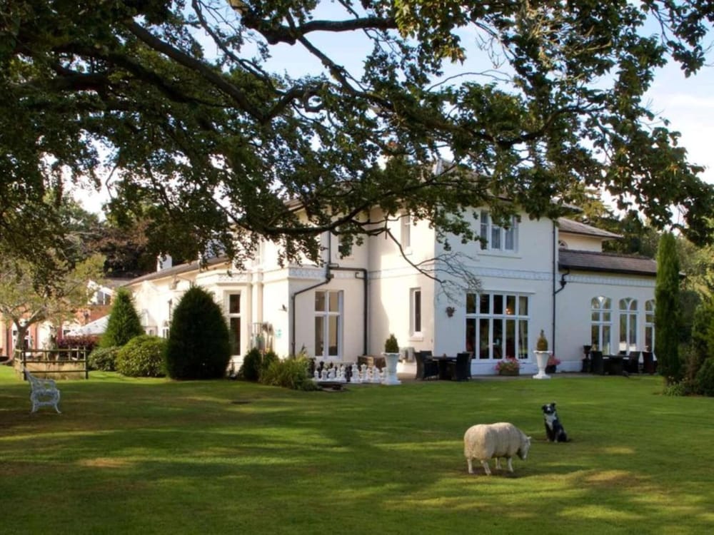 Wrexham Llyndir Hotel by Belvilla 1
