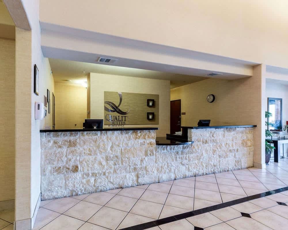 Quality Suites Huntsville Near University 2