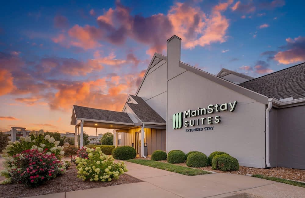 MainStay Suites St Louis - Galleria 1