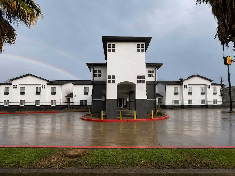 Super 8 by Wyndham Brenham TX 1