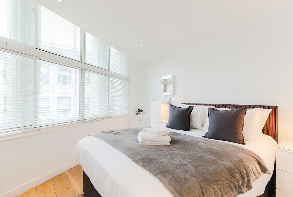 Trafalgar Square by Excel Apartments 1