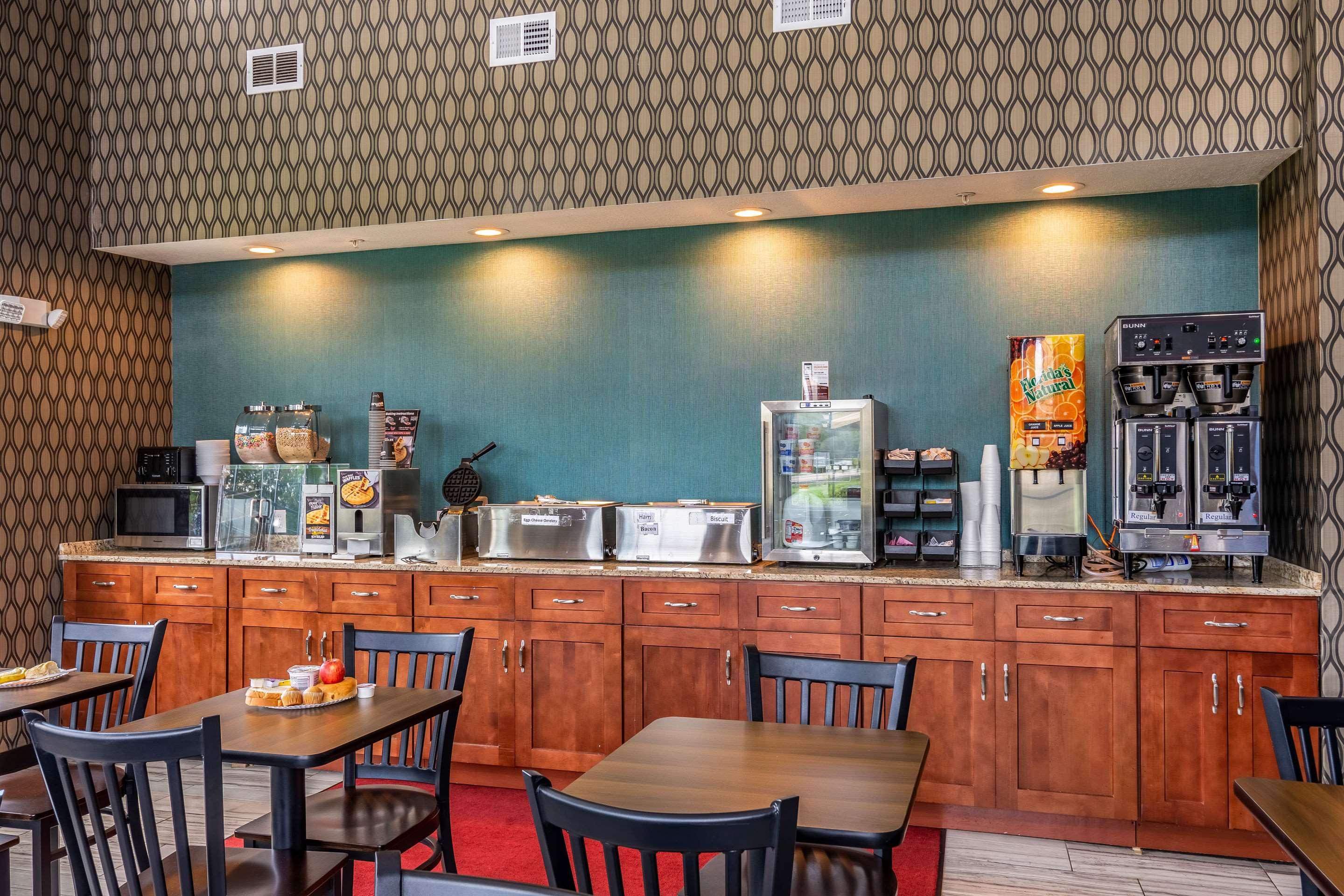 Rodeway Inn & Suites Ithaca Area 2