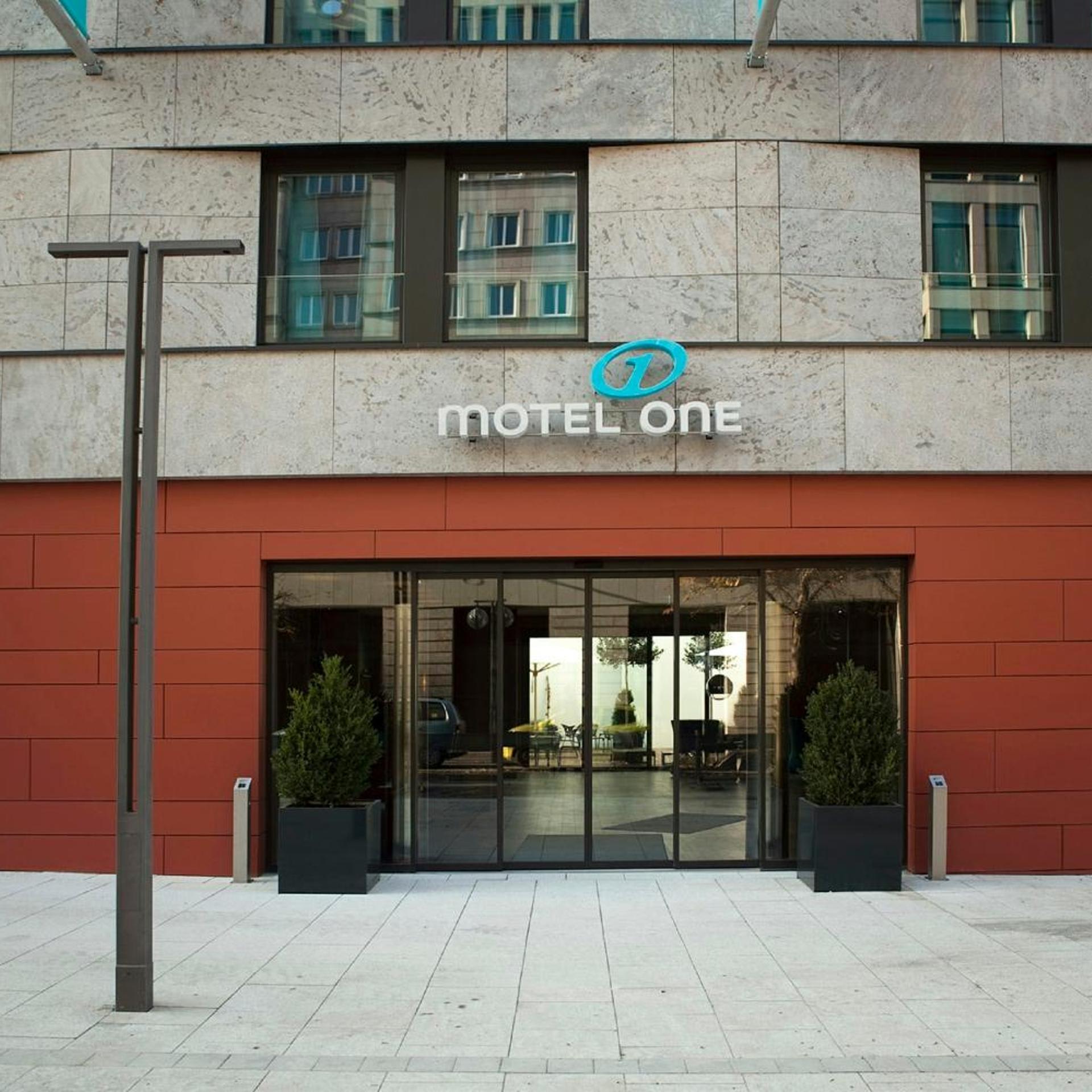 Motel One Stuttgart-Mitte 1