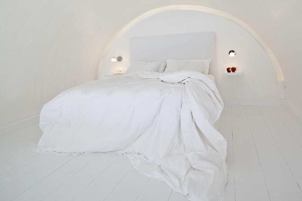 Katikies Santorini -The Leading Hotels 1