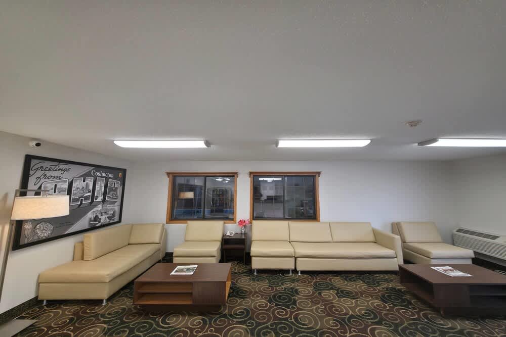 Super 8 by Wyndham Coshocton Roscoe Village 2