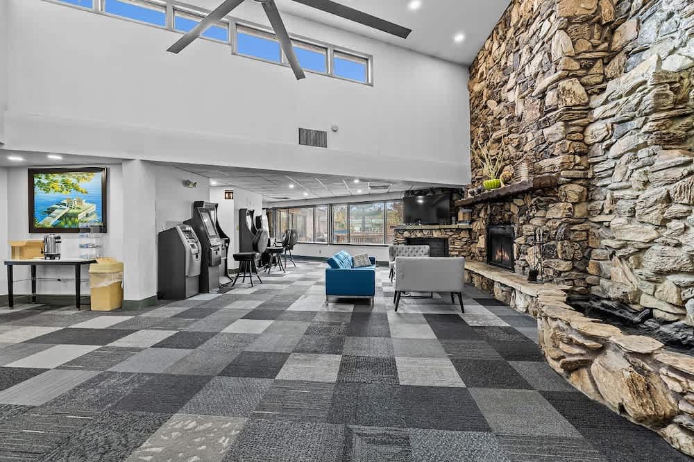 Ramada by Wyndham Stevens Point 2