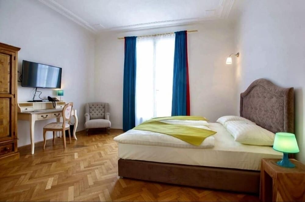 Hotel Pension Museum 2