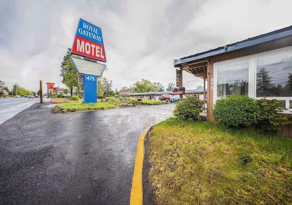 Royal Gateway Motel 1