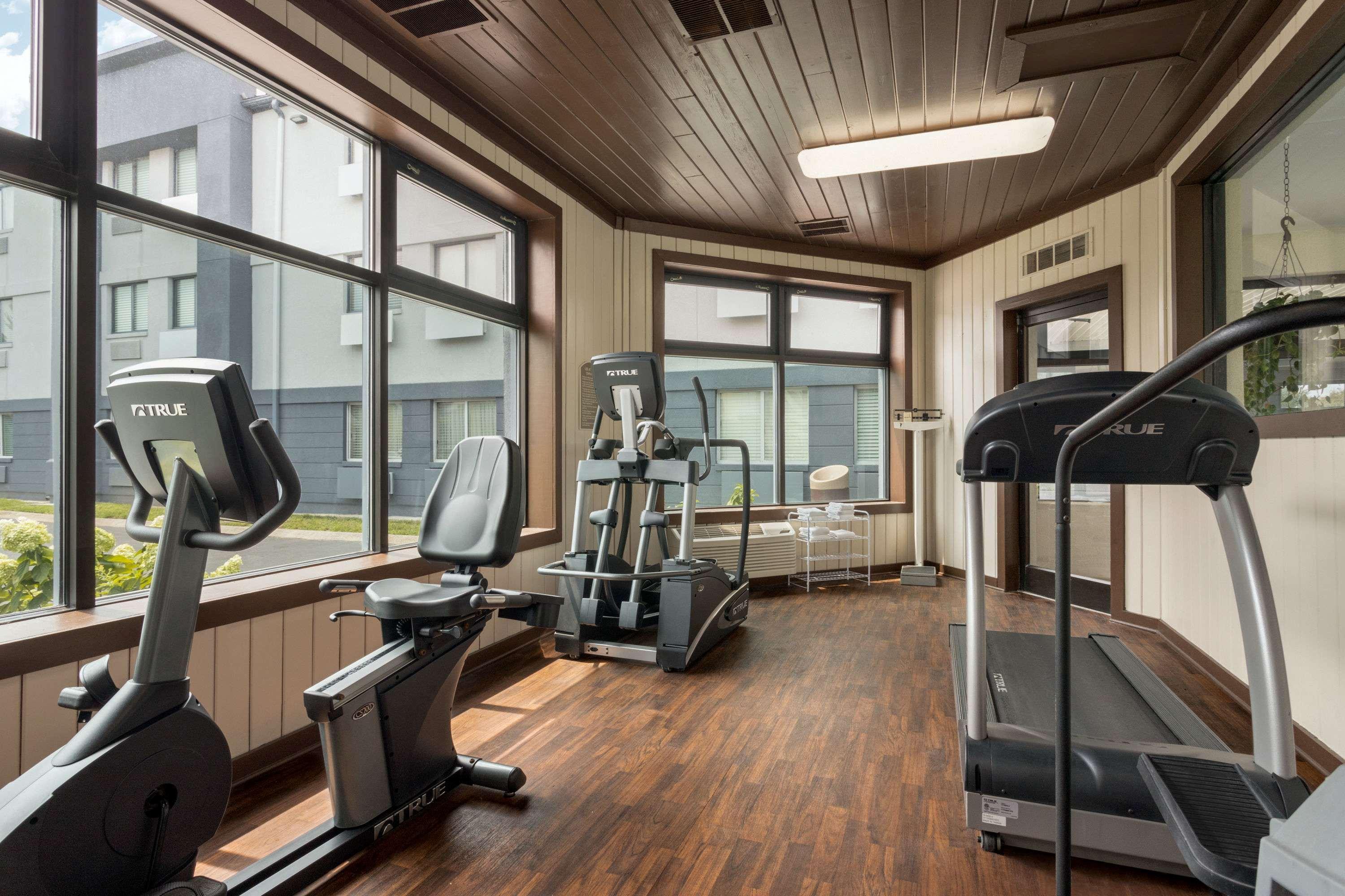 Luxe Studios Nashville Airport 1