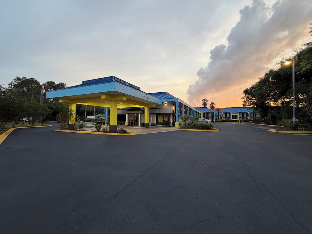 Days Inn by Wyndham Jacksonville Airport 1