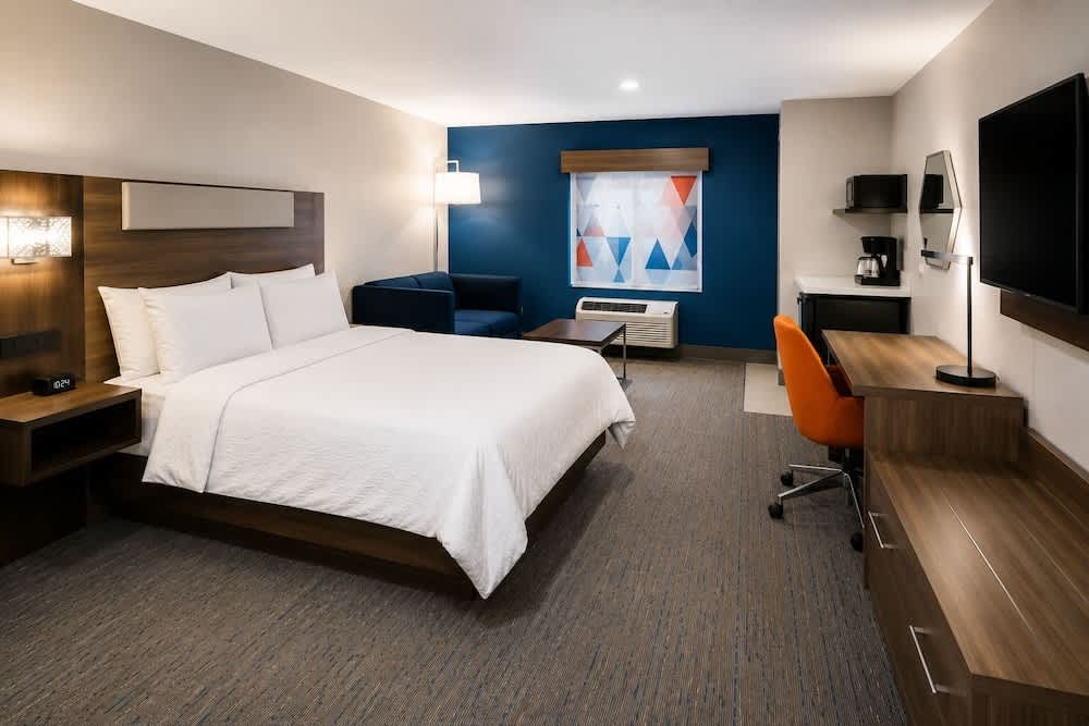 Holiday Inn Express KENEDY by IHG 1