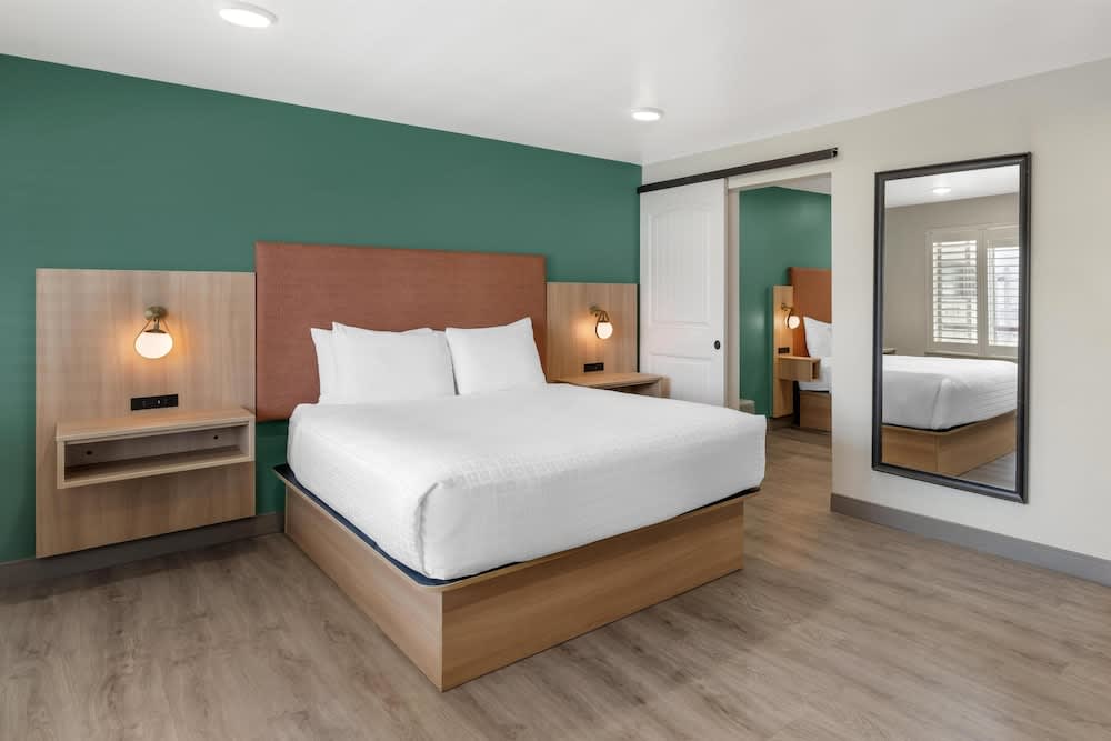Best Western Plus Clocktower Inn 1