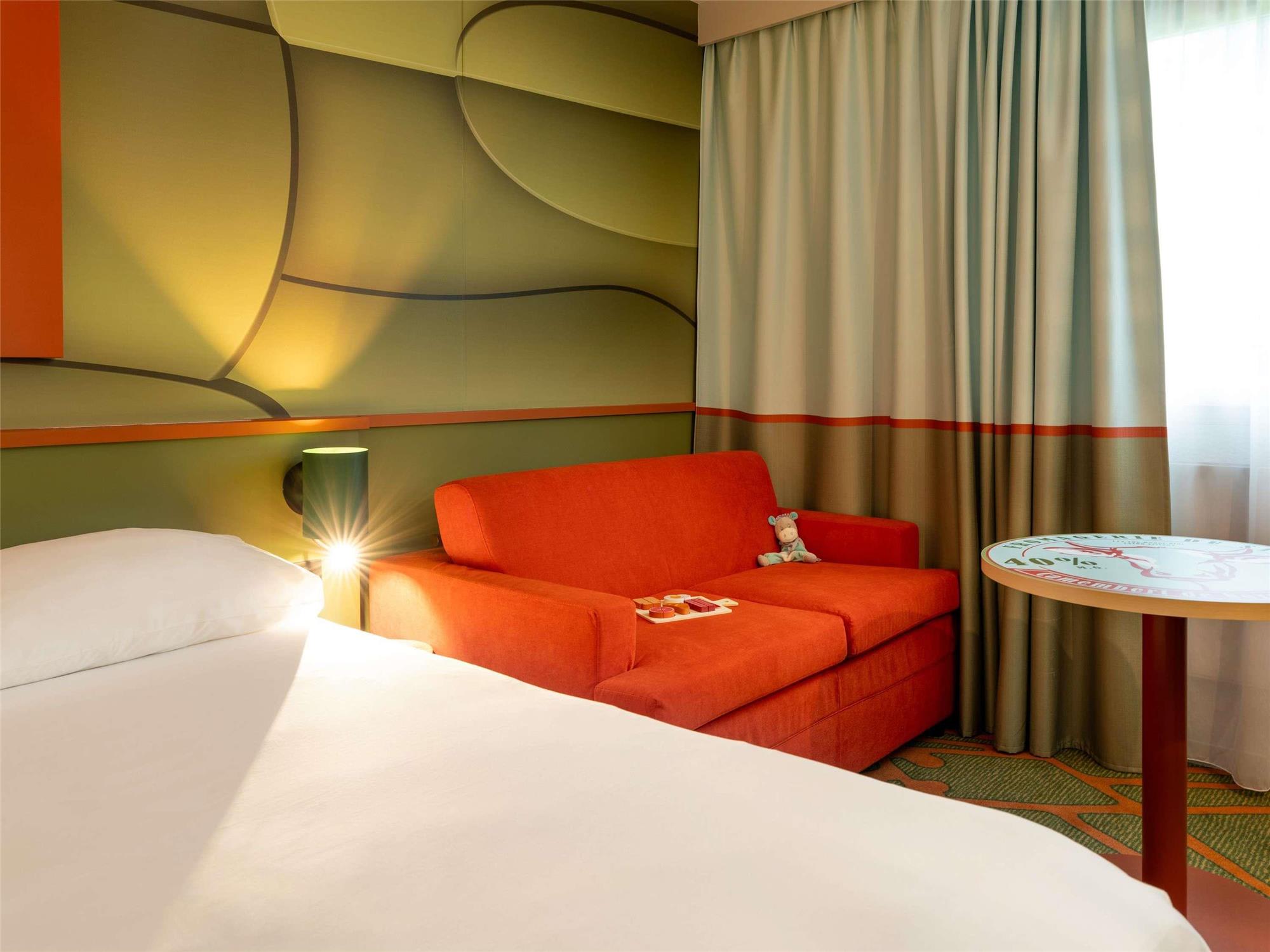 Ibis Styles Lisieux Normandie 1