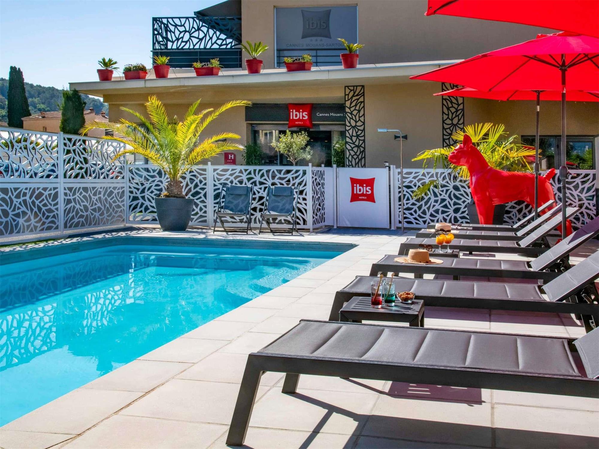 IBIS Cannes Mouans Sartoux Piscine parking gratuit 2