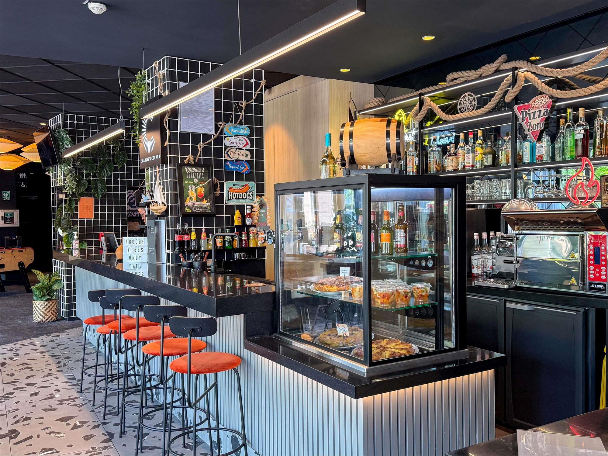 ibis Martigues Centre 1