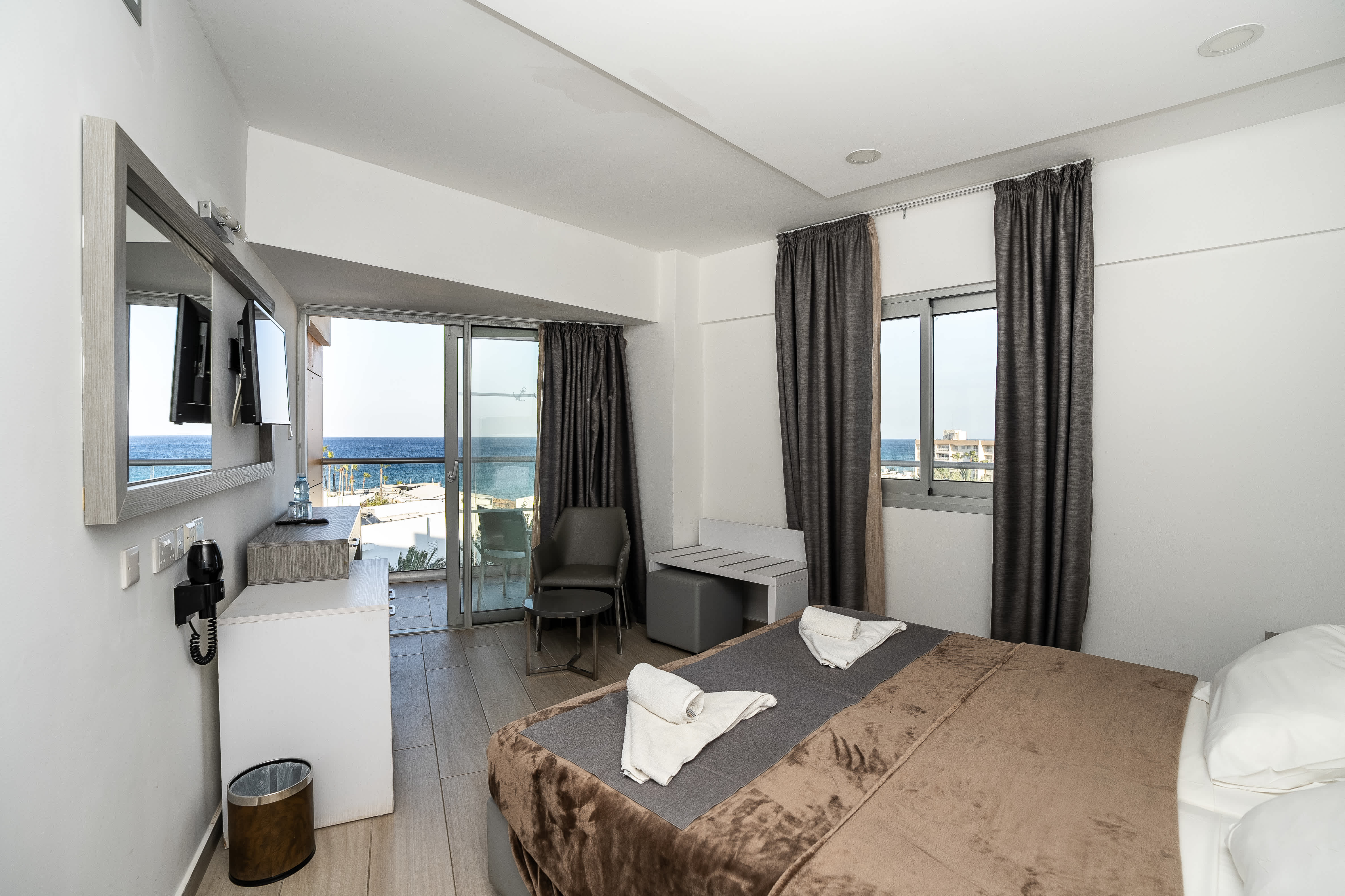 Captain Pier Hotel 1