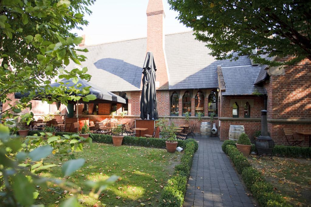 Schoolhouse Hotel 2