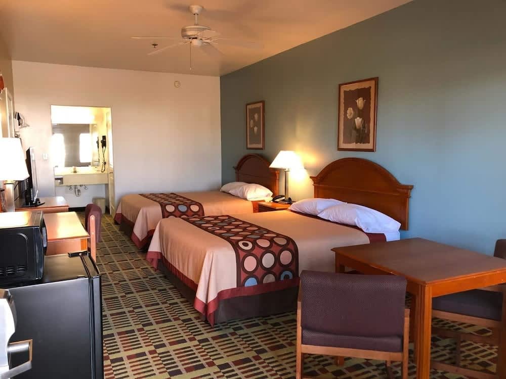 Scottish Inns & Suites Forney 1