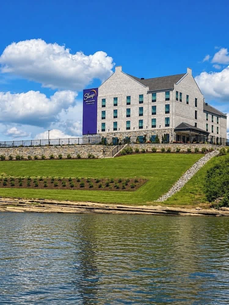 Sleep Inn & Suites Savannah Tennessee Riverfront 1