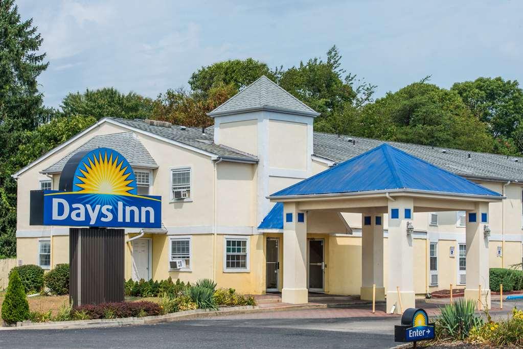 Greenwoods Inn & Suites 1