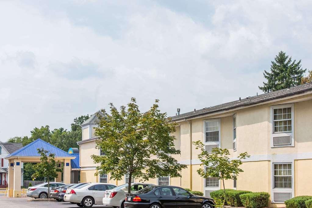 Greenwoods Inn & Suites 2