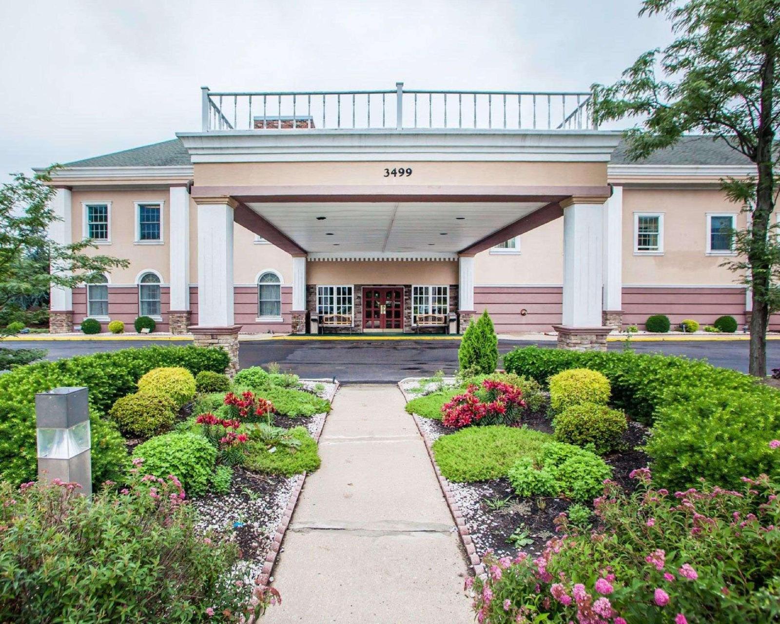 Clarion Hotel Palmer Inn 2
