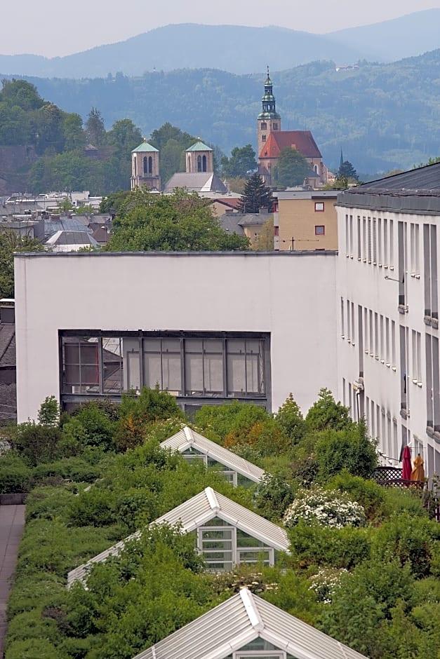 MEININGER Hotel Salzburg City Center 2