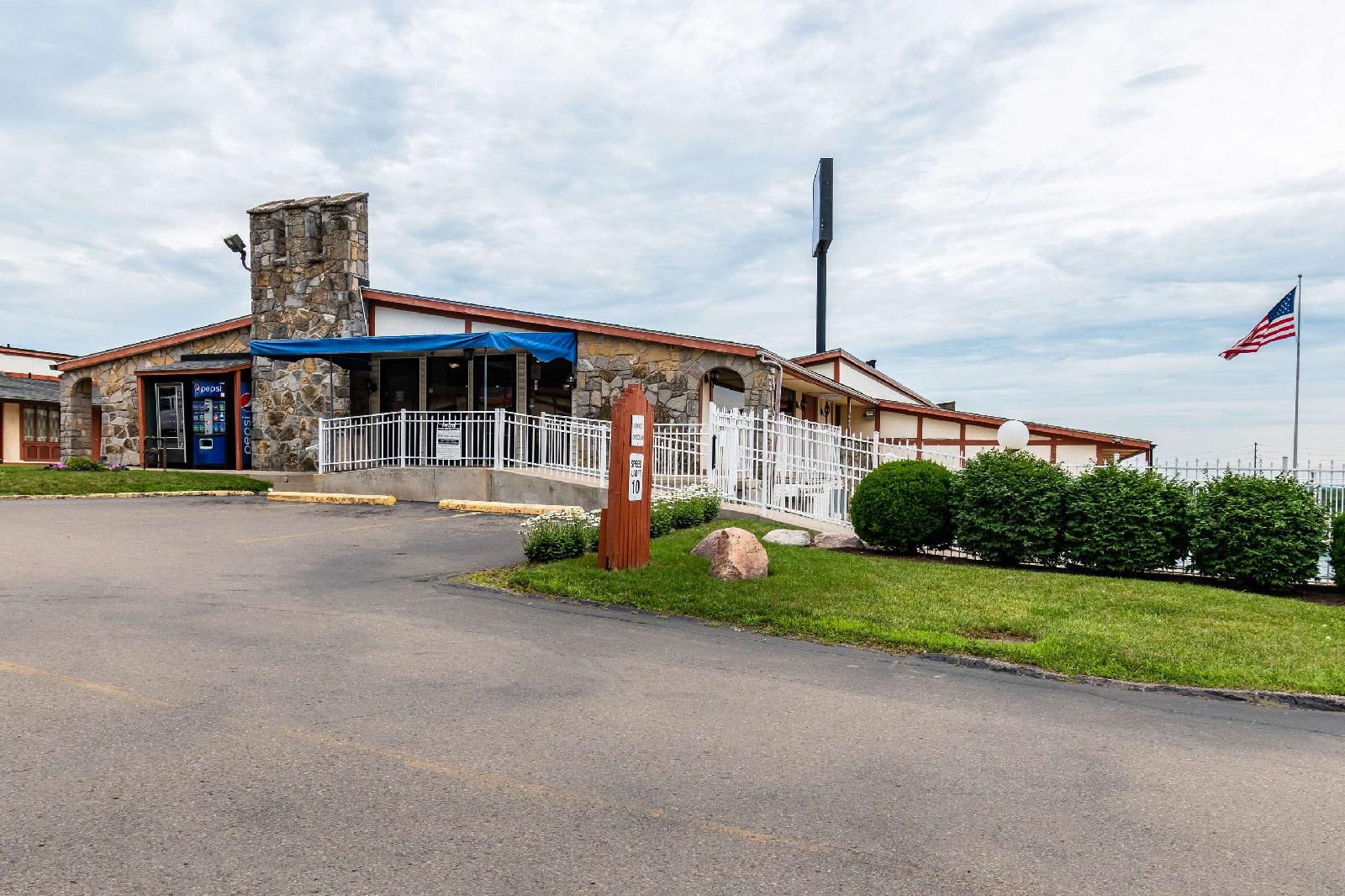 Rodeway Inn 1
