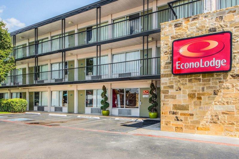 Econo Lodge Airport I-35 North 2
