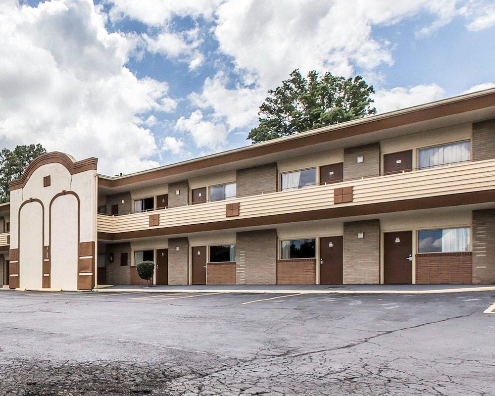 Econo Lodge Macon 2