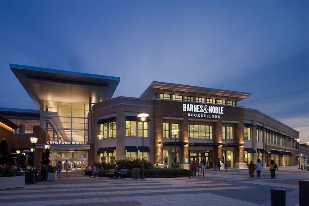Quality Inn And Suites Skyways 1