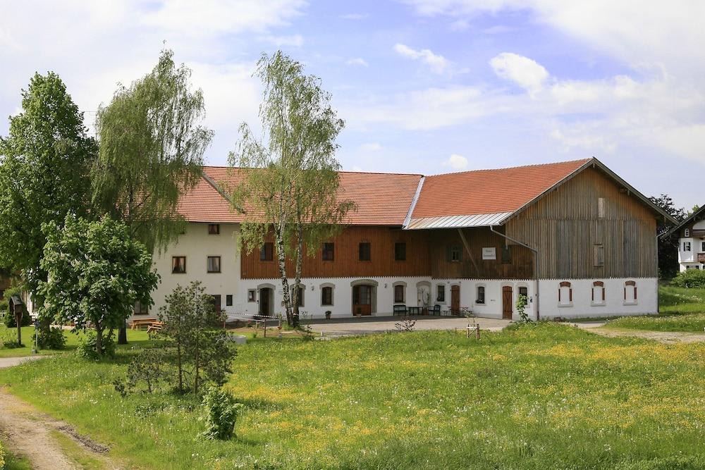 Bernhardhof - Pension, Guest-House & Apartments 2