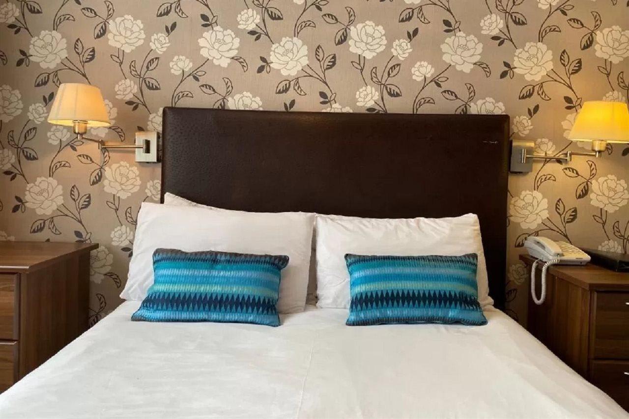Hinton Firs Hotel 2