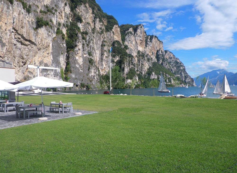 Campione Univela Rooms & Beds - Private Beach 2