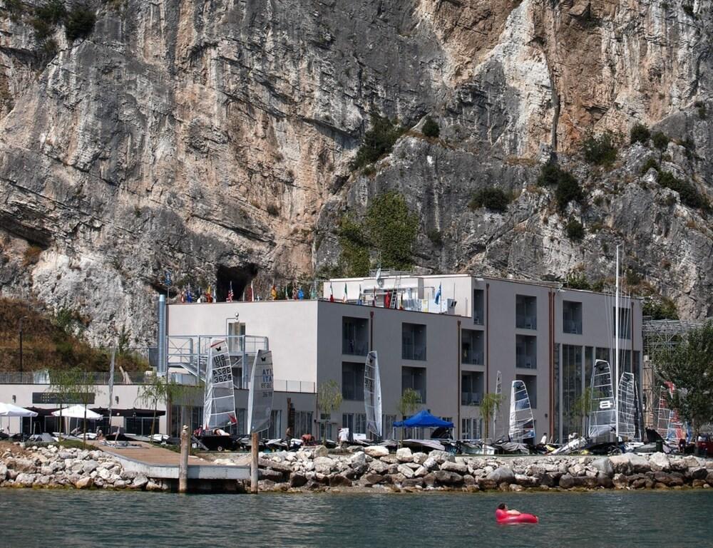 Campione Univela Rooms & Beds - Private Beach 1