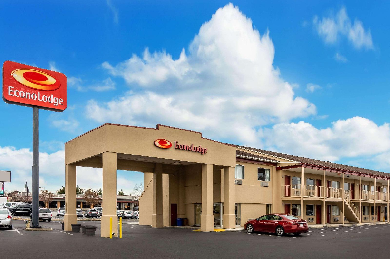 Econo Lodge East 2