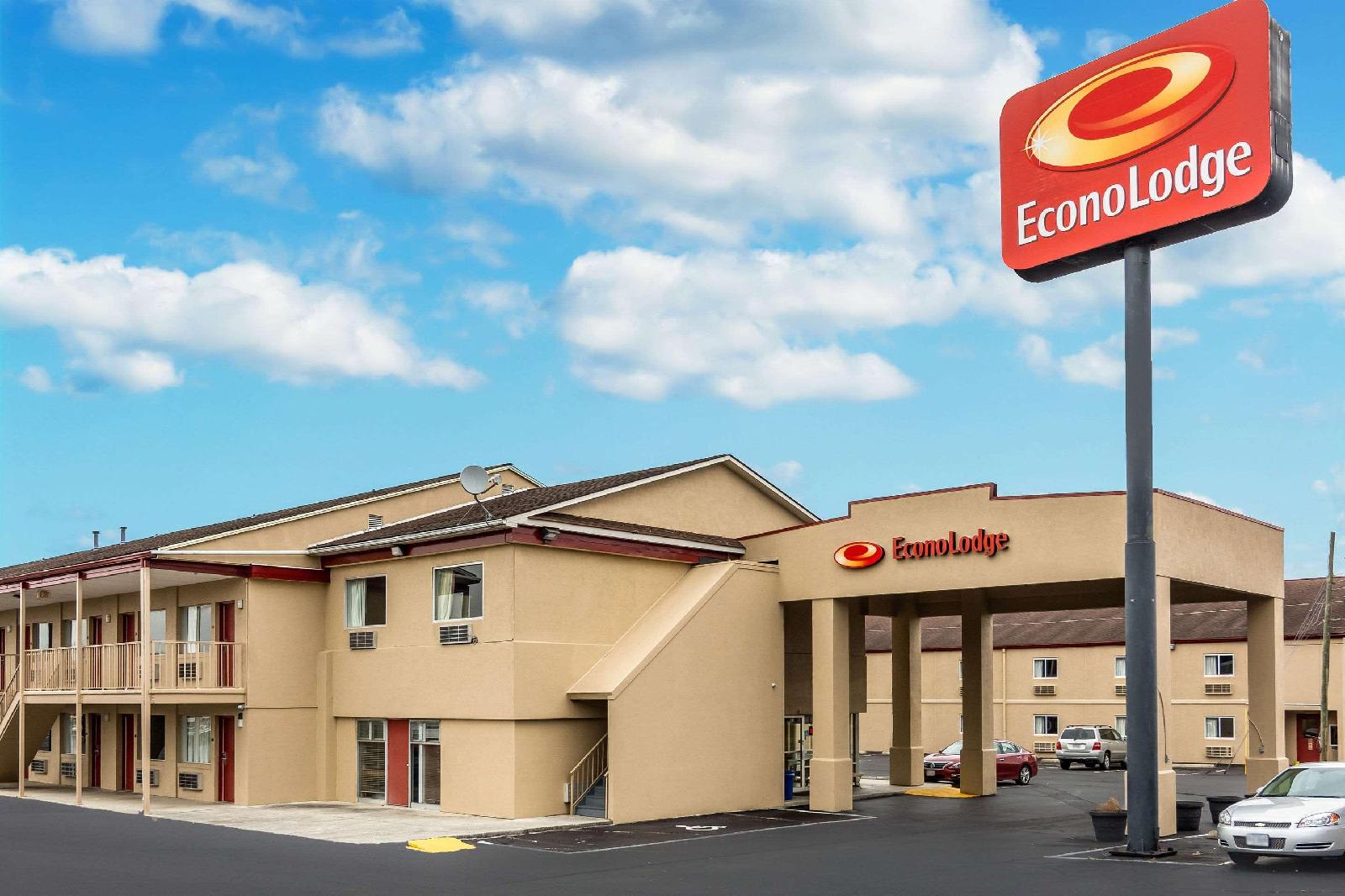 Econo Lodge East 1