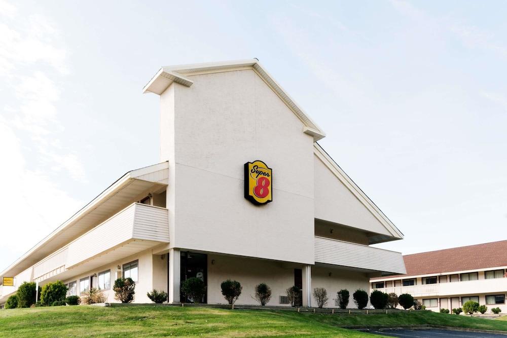 Super 8 By Wyndham Strongsville/Cleveland 2