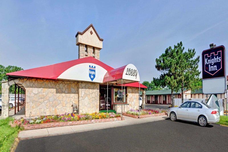 Knights Inn Madison Heights 1