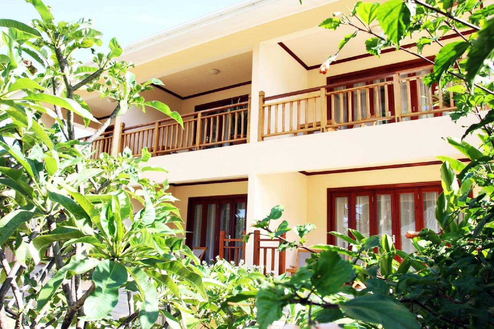 Pirogue Lodge 2