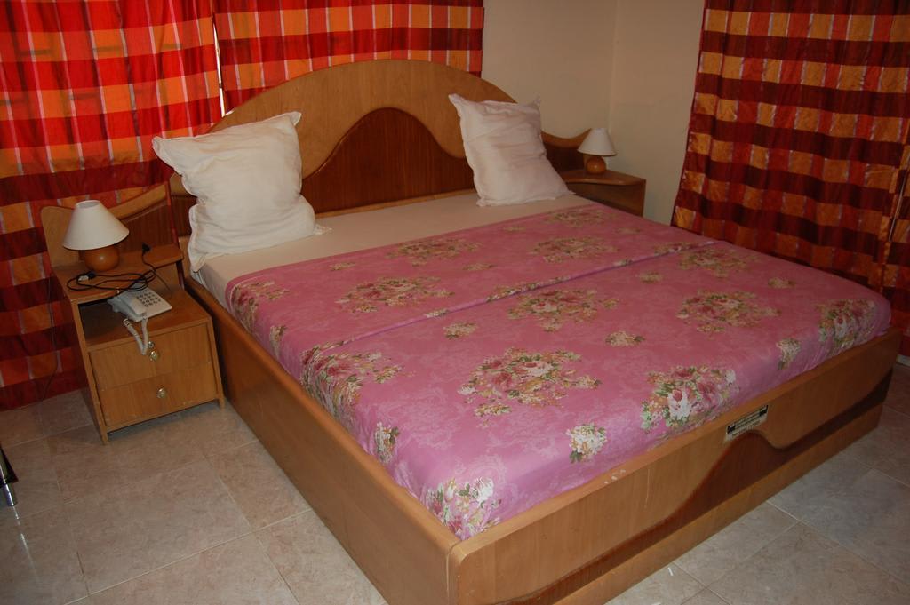 Marinette Hotel 2