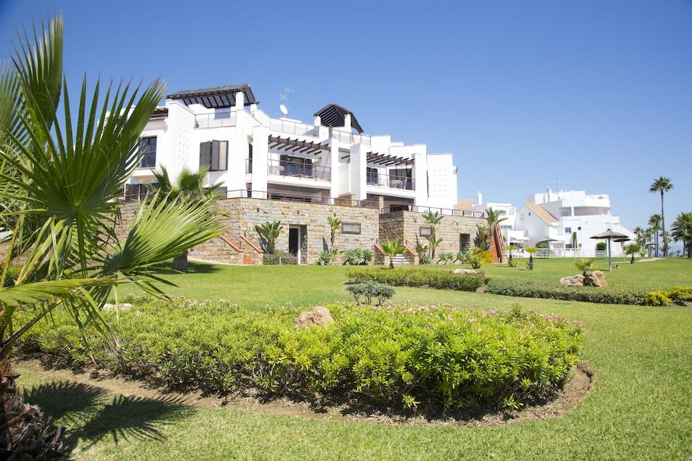 Casares del Mar Luxury Beach Apartment 2