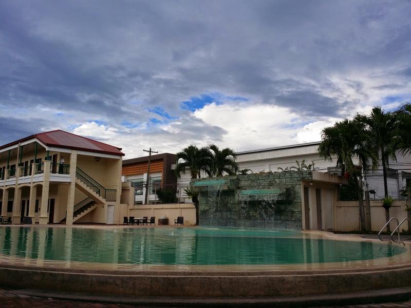 Dottie's Place Hotel & Restaurant 1