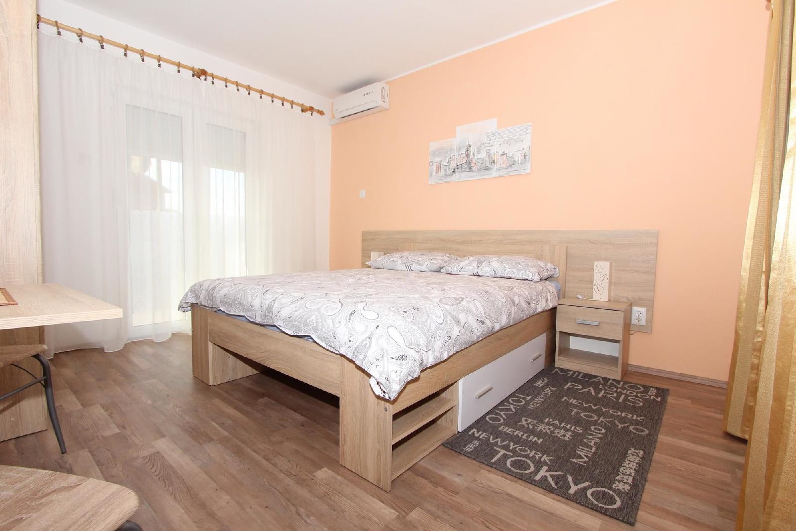 Apartments and Room Eva 1