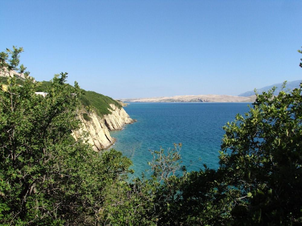 Villa Galeb Pag - at the main Beach 2